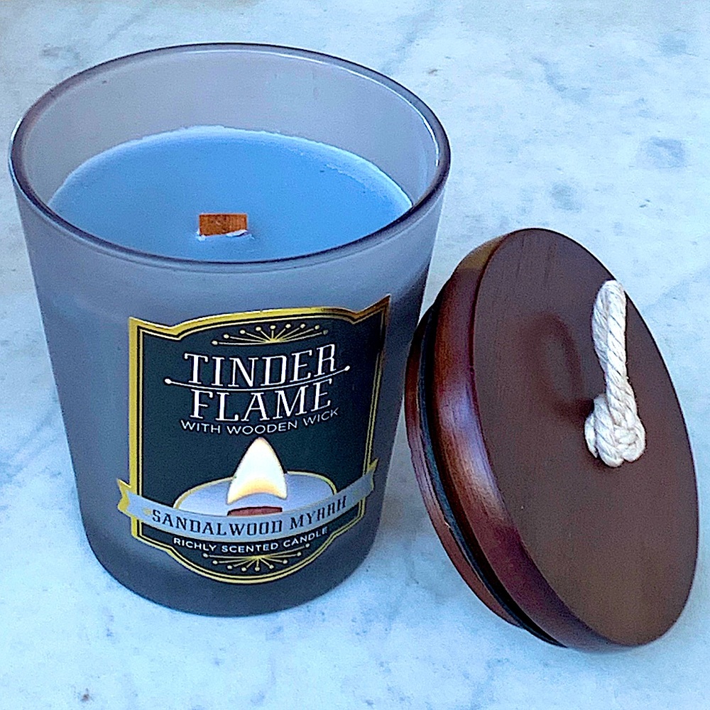 DW HOME CANDLE SANDALWOOD MYRRH SCENT WOODEN WICK NEW